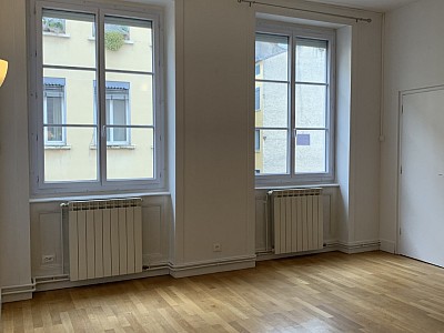 APPARTEMENT T4 A LOUER - LYON 4EME ARRONDISSEMENT Place Croix Rousse-Austerlitz - 93 m2 - 1422 € charges comprises par mois