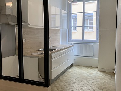 APPARTEMENT T4 A LOUER - LYON 4EME ARRONDISSEMENT Place Croix Rousse-Austerlitz - 93 m2 - 1422 € charges comprises par mois