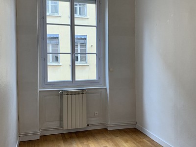 APPARTEMENT T4 A LOUER - LYON 4EME ARRONDISSEMENT Place Croix Rousse-Austerlitz - 93 m2 - 1422 € charges comprises par mois