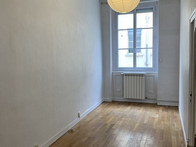 APPARTEMENT T4 A LOUER - LYON 4EME ARRONDISSEMENT Place Croix Rousse-Austerlitz - 93 m2 - 1422 € charges comprises par mois