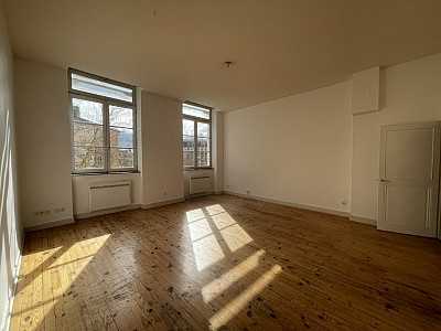 APPARTEMENT T5 A LOUER - LYON 4EME ARRONDISSEMENT Mairie-Tabareau - 91.18 m2 - 1345€ charges comprises par mois