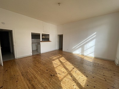 APPARTEMENT T5 A LOUER - LYON 4EME ARRONDISSEMENT Mairie-Tabareau - 91.18 m2 - 1345€ charges comprises par mois