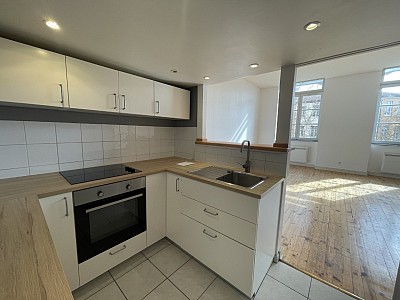 APPARTEMENT T5 A LOUER - LYON 4EME ARRONDISSEMENT Mairie-Tabareau - 91.18 m2 - 1345€ charges comprises par mois