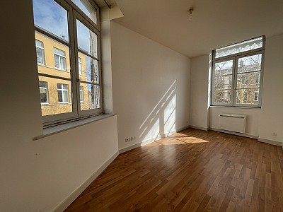 APPARTEMENT T5 A LOUER - LYON 4EME ARRONDISSEMENT Mairie-Tabareau - 91.18 m2 - 1345€ charges comprises par mois