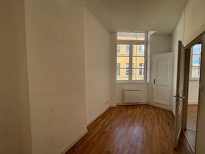 APPARTEMENT T5 A LOUER - LYON 4EME ARRONDISSEMENT Mairie-Tabareau - 91.18 m2 - 1345€ charges comprises par mois
