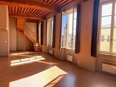 APPARTEMENT T3 A LOUER - LYON 4EME ARRONDISSEMENT Cdt Arnaud-Dumont d Urville - 94.25 m2 - 1208€ charges comprises par mois