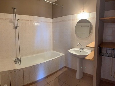 APPARTEMENT T3 A LOUER - LYON 4EME ARRONDISSEMENT Cdt Arnaud-Dumont d Urville - 94.25 m2 - 1208€ charges comprises par mois