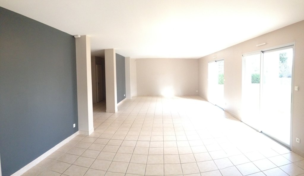 VILLA A LOUER - MONTANAY - 187.88 m2 - 2 089 &euro; charges comprises par mois