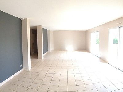 VILLA A LOUER - MONTANAY - 187.88 m2 - 2 089 &euro; charges comprises par mois