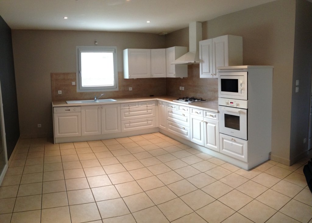 VILLA A LOUER - MONTANAY - 187.88 m2 - 2 089 &euro; charges comprises par mois